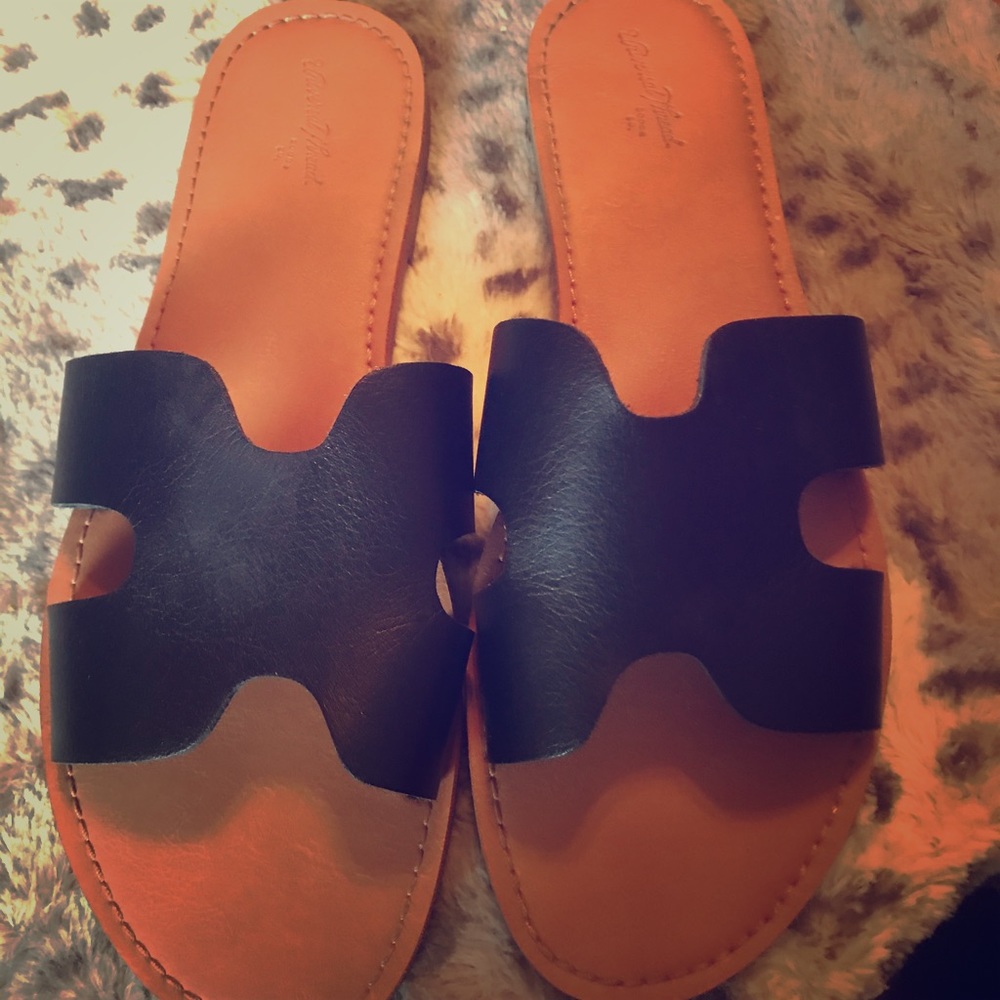 Universal thread women sandals